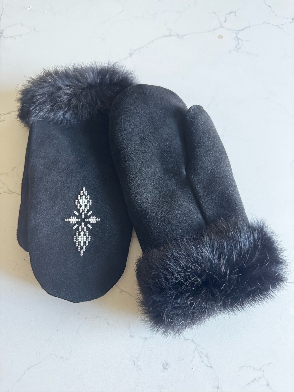 Manitobah Mukluks Black Suede Mittens - Small - Picture 4 of 5